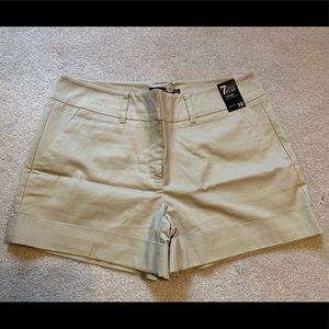 NY&Co Khaki Shorts, size 10, NWT